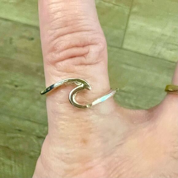 Sterling silver ocean wave ring Sz 7 - Picture 1 of 2
